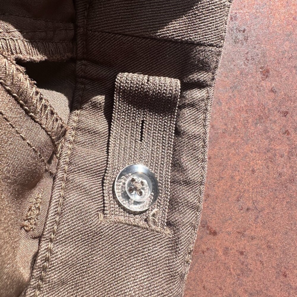 EUC Old Navy Extra High Waisted Taylor Pleated Cargo Pants - Picture 9 of 11